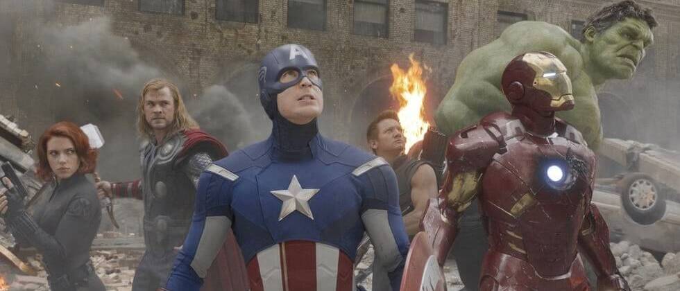 vingadores originais em formação na batalha de Nova York