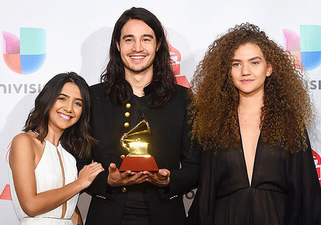 ana e vitoria no grammy 2017 com tiago iorc
