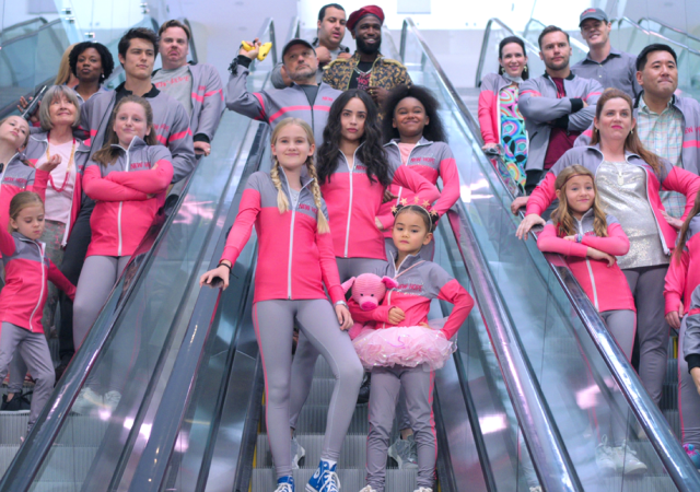 elenco de feel the beat em escadas rolantes