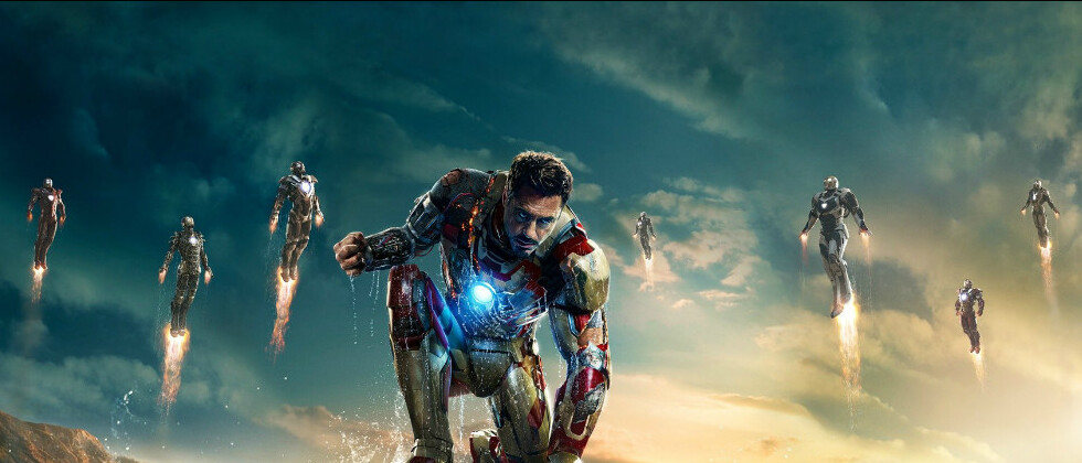 homem de ferro com várias armaduras voando atrás dele