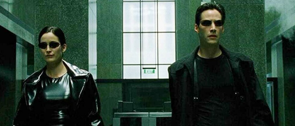 Keanu Reeves e Carrie Moss em Matrix
