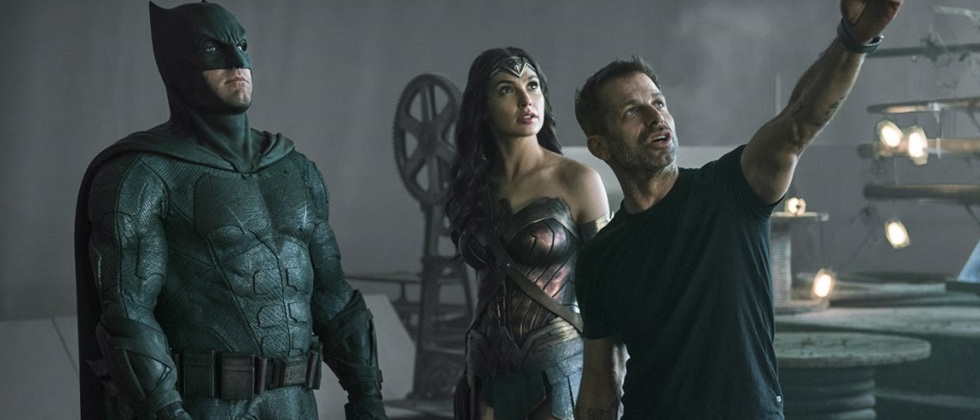 Ben Affleck, Gal Gadot e Zack Snyder nas filmagens de Liga da Justiça
