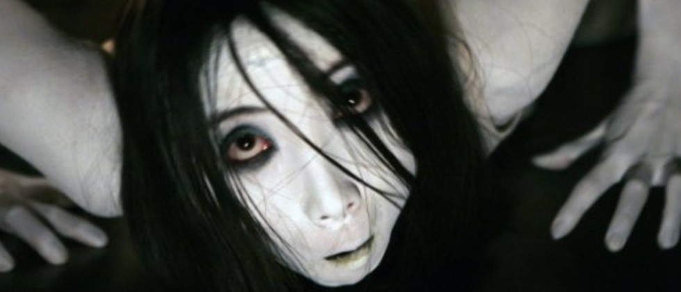 O grito filme, mulher olhando para câmera