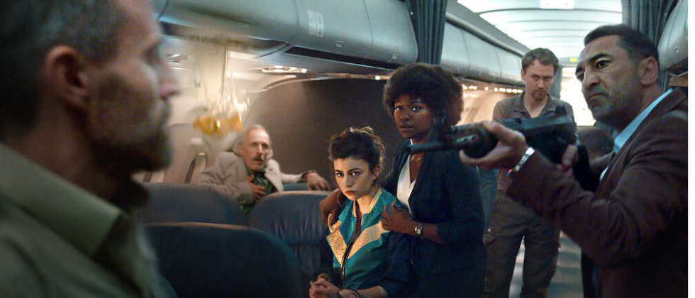 Noite Adentro: Passageiros do avião confrontam o sequestrador Terenzio