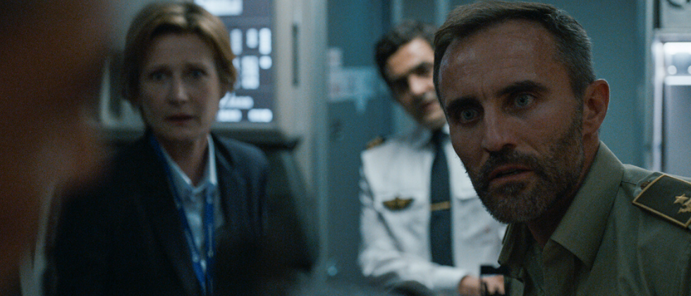 Noite Adentro: Terenzio é encarado pela tripulação do võo