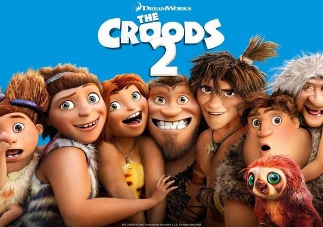 Família de Os Croods reunida e sorrindo