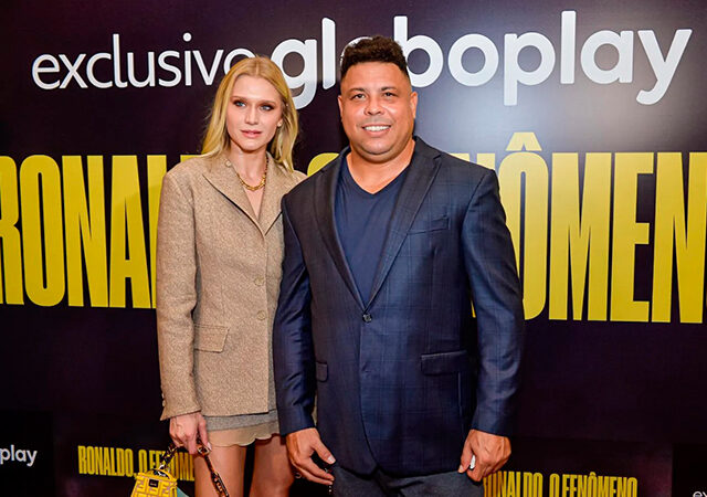 Celina Locks posa com Ronaldo